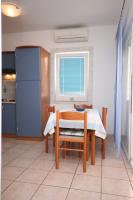 Kuchyň nebo kuchyňský kout v ubytování Apartment Stara Novalja 6301b