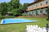 The swimming pool at or close to Sportpension Ramlhof