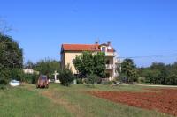 Vonkajšia záhrada v ubytovaní Apartments with a parking space Basanija, Umag - 7149