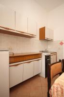 Kuchyňa alebo kuchynka v ubytovaní Apartments with a parking space Basanija, Umag - 7149