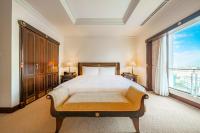 Lotte Hotel Saigonにあるベッド