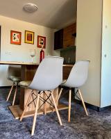 A seating area at 659 apartments