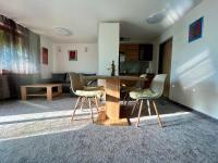 A seating area at 659 apartments