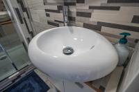 Kúpeľňa v ubytovaní Capsule océan - Jacuzzi - Billard - Netflix - 2 Chambres - Cuisine