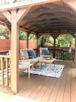 Ein Balkon oder eine Terrasse in der Unterkunft Fox Tiny Home - The Cabins at Rim Rock