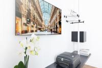 Televízia a/alebo spoločenská miestnosť v ubytovaní Fiorentini Residence MILANO