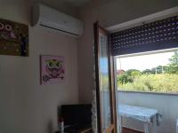 a room with a window with an owl picture on the wall at a due passi dal mare in Diamante
