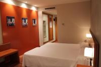 Postel nebo postele na pokoji v ubytování Hotel AG Express Elche