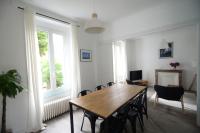 Televízia a/alebo spoločenská miestnosť v ubytovaní Nouveau : maison à 50 m de la plage
