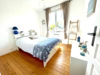 Łóżko lub łóżka w pokoju w obiekcie Très jolie Villa Bianca, maison avec jardin privé à Deauville