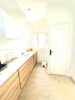 Kuchnia lub aneks kuchenny w obiekcie Très jolie Villa Bianca, maison avec jardin privé à Deauville