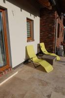 Część wypoczynkowa w obiekcie Willa Vita - Apartment z kominkiem i dużym tarasem, Sauna, Jacuzzi, Altana z Grill, z możliwością wynajmu dotakowych pokoi - Schönes Appartement mit Kamin und großer Terrasse, Sauna, Jacuzzi, Pavilion mit Grill und der Option zusätzliche Zimmer zu mieten