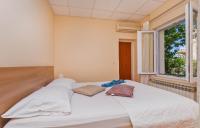 Posteľ alebo postele v izbe v ubytovaní Apartments with a parking space Mlini, Dubrovnik - 9043