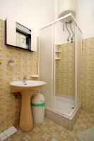 Kúpeľňa v ubytovaní Double Room Zaton Mali 8997c