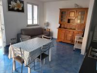 A kitchen or kitchenette at La casetta dei limoni