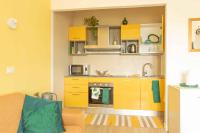 Kuchnia lub aneks kuchenny w obiekcie VITEDIMARE APARTMENT SOLE - SUN