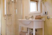 A bathroom at Terra Chalet Martina