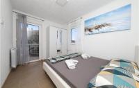 Posteľ alebo postele v izbe v ubytovaní Stunning Apartment In Kastel Luksic