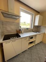 Kuchyň nebo kuchyňský kout v ubytování Apartmani Štrk II