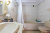 Koupelna v ubytování Apartamento con piscina a 250m de la playa