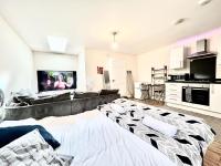 Kuchyň nebo kuchyňský kout v ubytování Lt Properties Luton town centre studio Tv Netflix Ground Floor 2