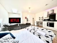Kuchyň nebo kuchyňský kout v ubytování Lt Properties Luton town centre studio Tv Netflix Ground Floor 2