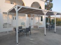 Reštaurácia alebo iné gastronomické zariadenie v ubytovaní Mini Villas Avra
