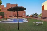 Bazén v ubytovaní Superb 2-bed apartment in Duquesa alebo v jeho blízkosti