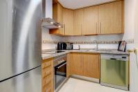 Kuchyňa alebo kuchynka v ubytovaní Superb 2-bed apartment in Duquesa