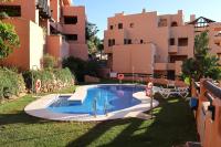 Bazén v ubytovaní Superb 2-bed apartment in Duquesa alebo v jeho blízkosti