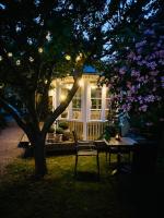 Villa Sol B&B and Hostelにある庭