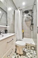 a white bathroom with a toilet and a shower at Appartement L&#39;Elégant Chalonnais - Hyper-Centre in Chalon-sur-Saône