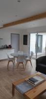 Część wypoczynkowa w obiekcie Maison avec Spa en bord de mer