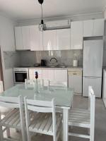Kuchyňa alebo kuchynka v ubytovaní Efi’s Apartment Nea Michaniona