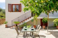 A balcony or terrace at La Pigna Sorrento