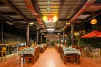 Un restaurante u otro lugar para comer en Inh La Home Pu Luong