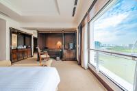 Lotte Hotel Saigonにあるベッド