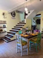 Posedenie v ubytovaní Deliziosa casa immersa nella tranquillità.