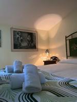 Posedenie v ubytovaní Deliziosa casa immersa nella tranquillità.