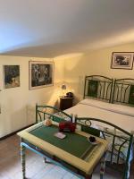 Posedenie v ubytovaní Deliziosa casa immersa nella tranquillità.