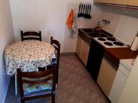Kuchyňa alebo kuchynka v ubytovaní Apartments by the sea Prigradica, Korcula - 16125