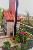Vonkajšia záhrada v ubytovaní Apartments by the sea Kanica, Rogoznica - 16189