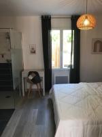 Łóżko lub łóżka w pokoju w obiekcie Maison 8 personnes Biscarrosse bourg