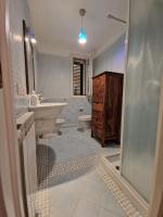 Kúpeľňa v ubytovaní Taormina Bella Vista Apartment in center with pool by Taormina Holidays