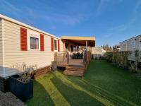 Ogród w obiekcie Mobilhome L'Estérel du Montourey
