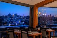 Cảnh Istanbul hoặc tầm nhìn thành phố từ khách sạn
