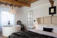 A bed or beds in a room at Casa Pepin