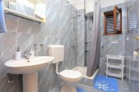 Kúpeľňa v ubytovaní Apartments by the sea Cove Ostricka luka, Rogoznica - 17086