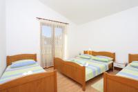Posteľ alebo postele v izbe v ubytovaní Apartments by the sea Cove Ostricka luka, Rogoznica - 17086