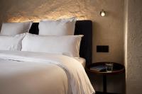A bed or beds in a room at Letoh Letoh Gran Vía